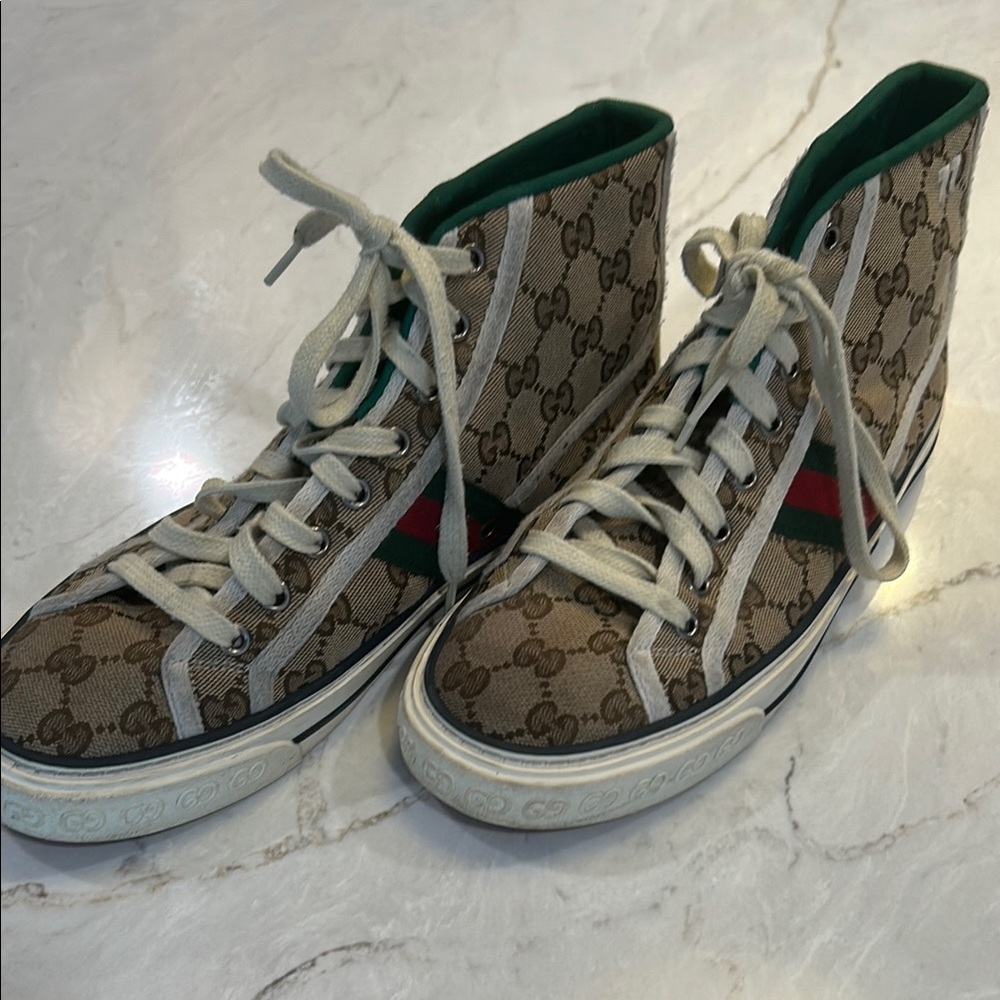 Gucci 1977 tennis shoes with Green Red Accents - Picture 2 of 2
